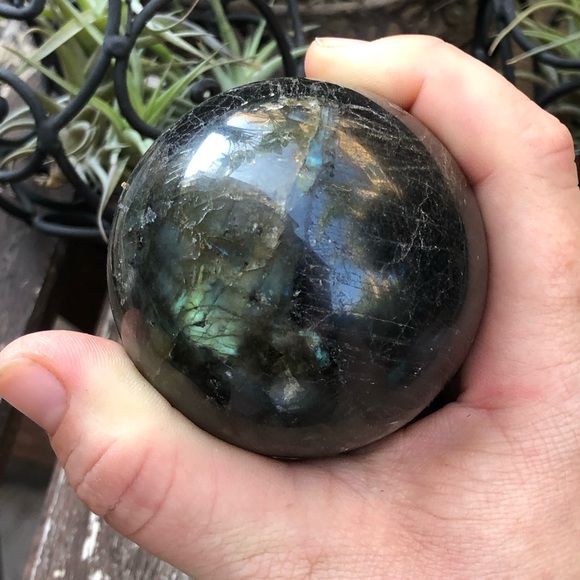 Large labradorite sphere pretty flashes - Picture 4 of 6